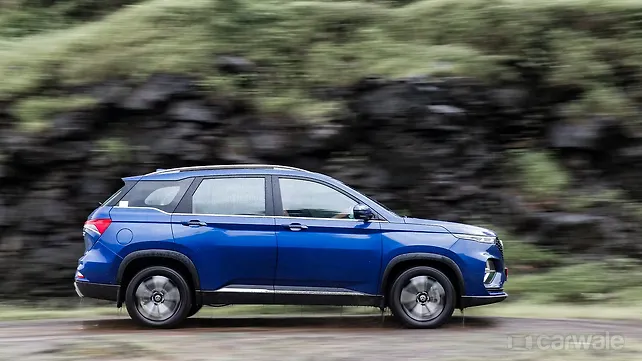 MG Hector Plus [2020-2023] Right Side View