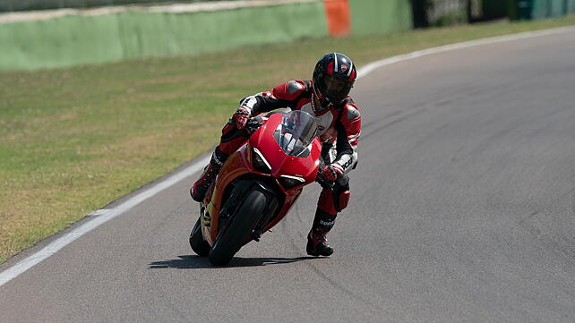 Ducati Panigale V2 Action