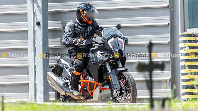 KTM 790 Adventure [2020] Action