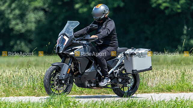 KTM 790 Adventure [2020] Action