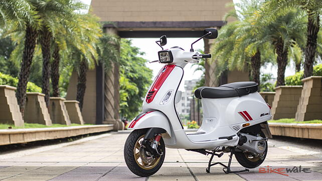 Vespa SXL 125 Left Front Three Quarter