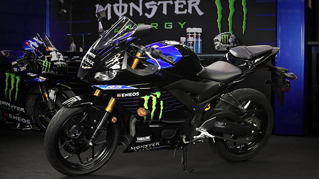 Yamaha YZF R3 Left Front Three Quarter