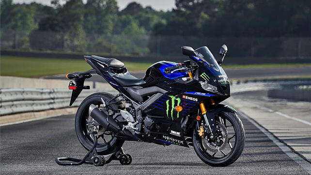 Yamaha YZF R3 Right Front Three Quarter