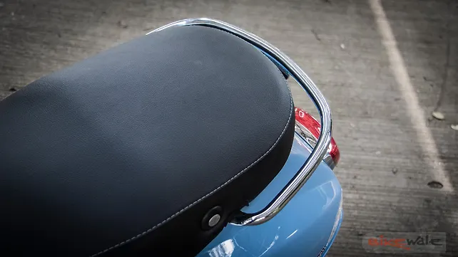 Vespa SXL 150 Front-Seats