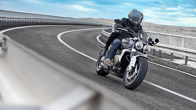 Triumph Rocket 3 Action