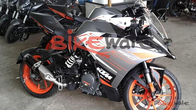 KTM RC 390 new colour spotted; to be launched soon