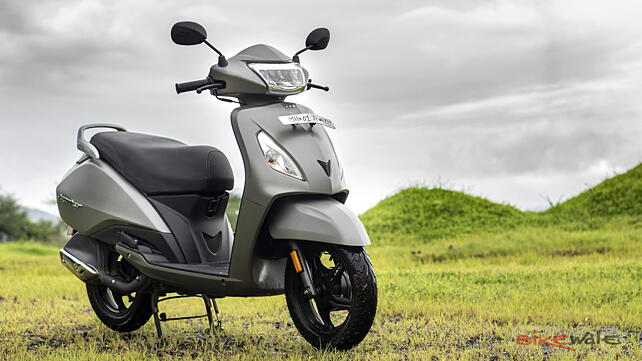 TVS Jupiter Right Front Three Quarter