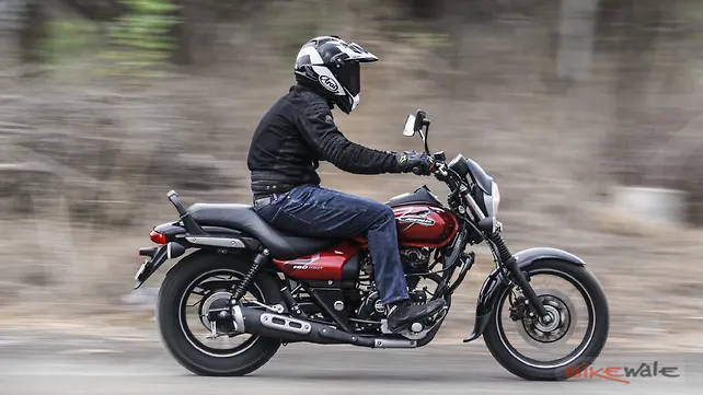 Bajaj Avenger Cruise 220 action