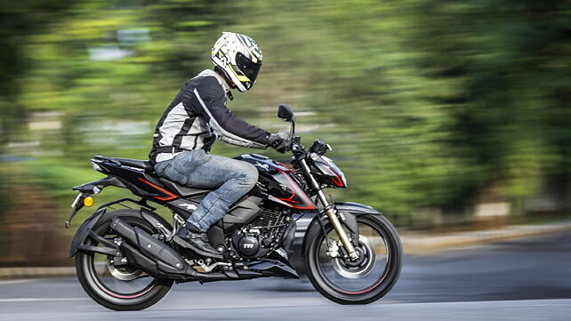 TVS Apache RTR 200 4V action