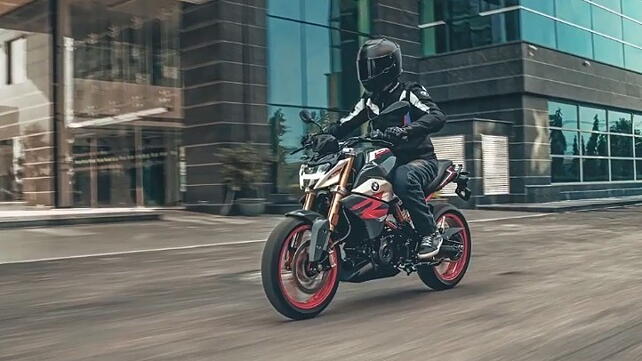 KTM 390 Duke action