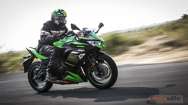 Kawasaki Ninja 650 action