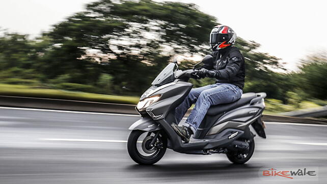 Suzuki Burgman Street 125 action