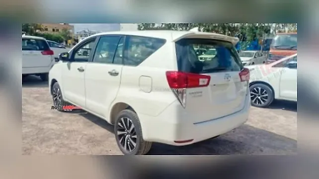 Toyota Innova Crysta facelift spotted at dealer stockyards ahead of ...