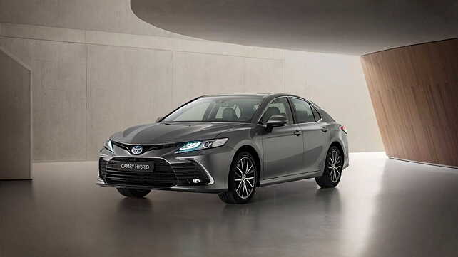 2021 Toyota Camry Facelift sheds cover globally