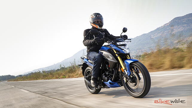 Honda Hornet Price - Mileage, Images, Colours | BikeWale