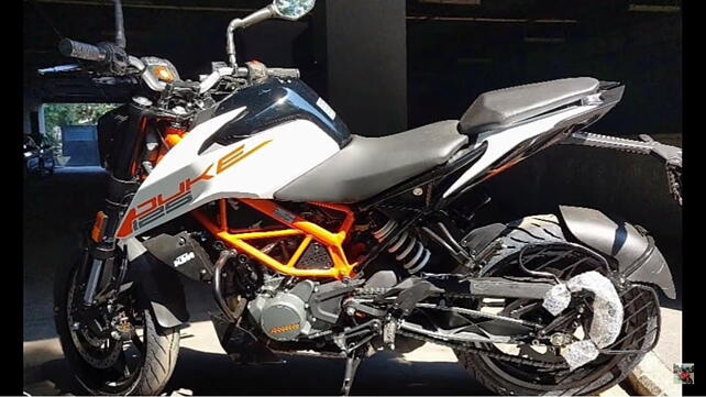 KTM 125 Duke Left Side View