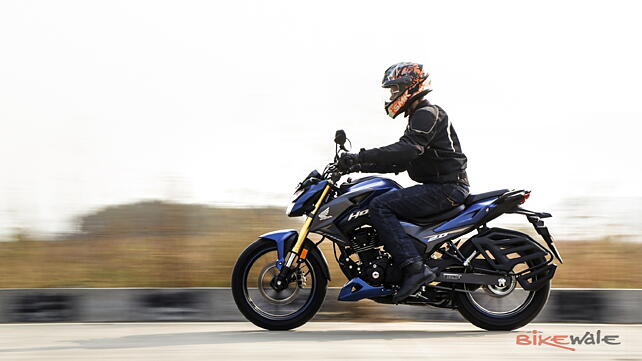 Honda Hornet 2.0 action