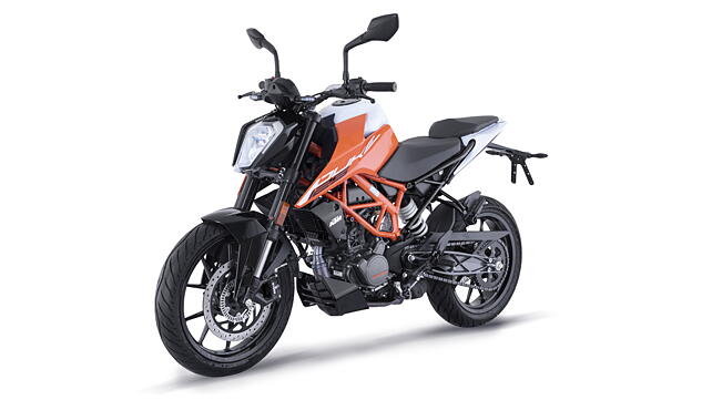 KTM 125 Duke Left Front Three Quarter