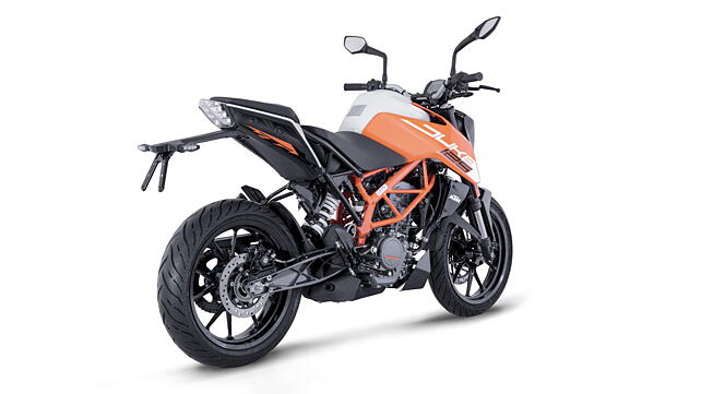 KTM 125 Duke Right Rear Three Quarter