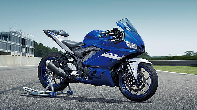 Yamaha YZF R3 Right Front Three Quarter