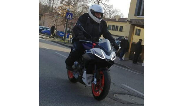 Aprilia Tuono 660 action