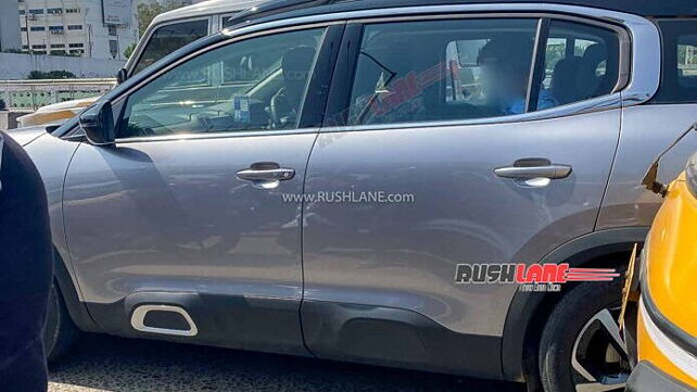 Citroen C5 Aircross spied testing again with dual tone exterior