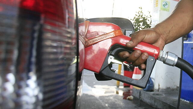 Government of India considers cutting taxes on petrol and diesel