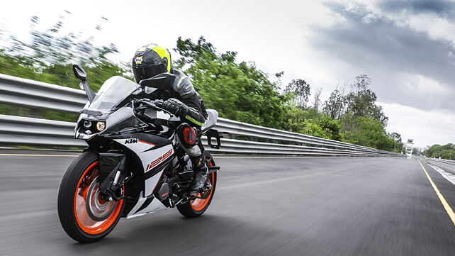 Upcoming KTM RC200/RC125 spied during test runs