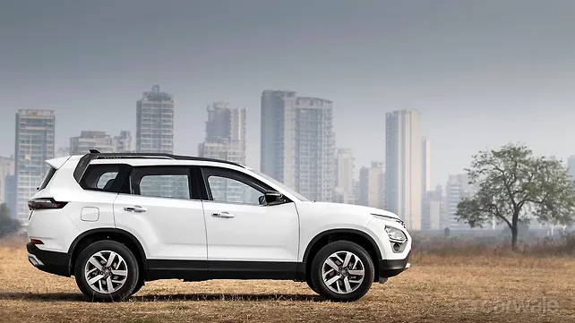 Tata Safari [2021-2023] Right Side View