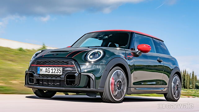 Mini JCW facelift makes its global debut