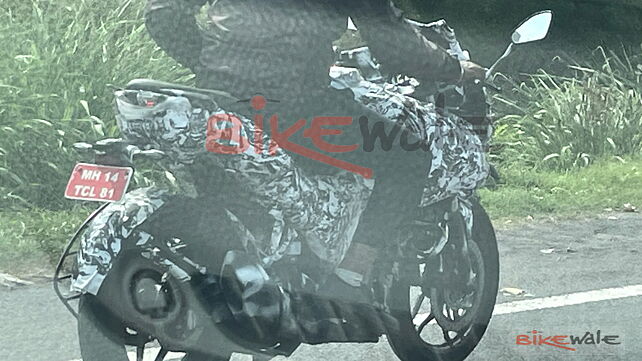 Bajaj Pulsar 250F semi-faired version spied for the first time