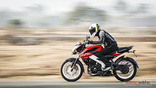 Bajaj Pulsar NS200 action