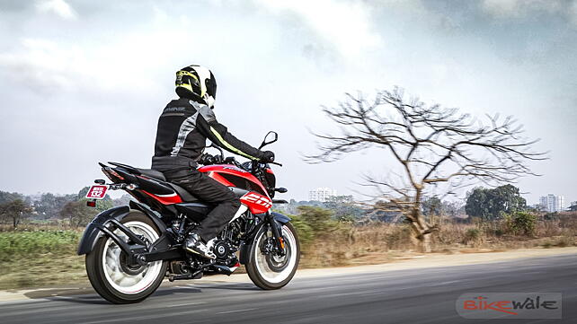 Bajaj Pulsar NS200 action