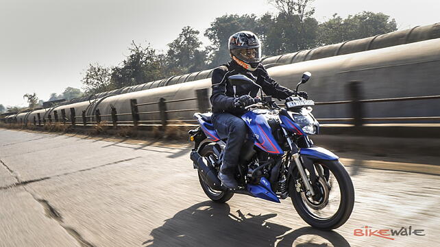 Bajaj Pulsar NS200 action