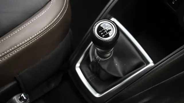 Nissan Kicks Gear Shifter/Gear Shifter Stalk Nissan Kicks Gear Shifter/Gear Shifter Stalk