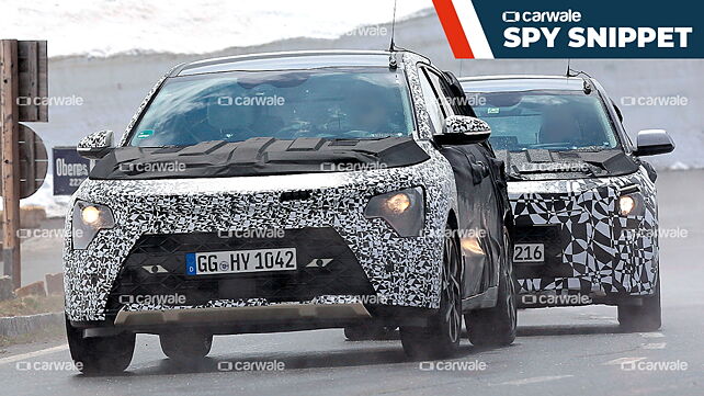 Next-generation Kia Niro spotted with less camouflage