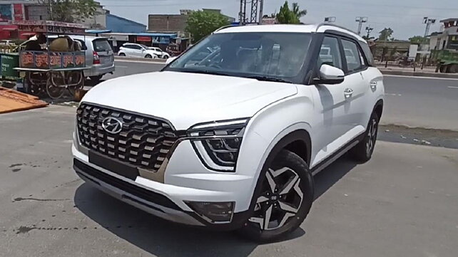 Hyundai Alcazar spotted at dealerships ahead of official launch  CarTrade