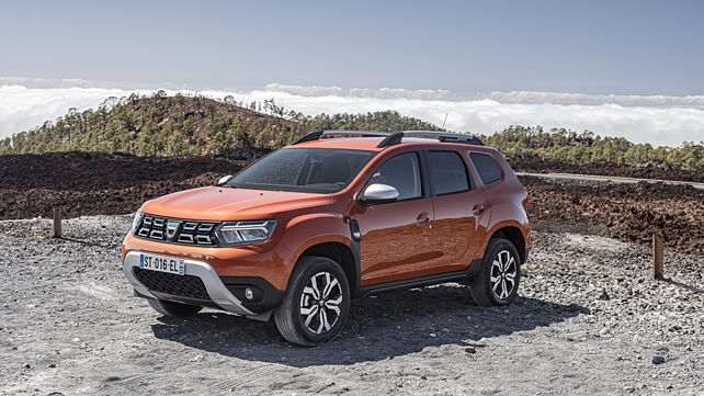 Renault Duster facelift showcased; gets new design and more features