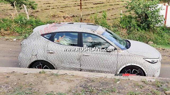 MG ZS Petrol spied with panoramic sunroof