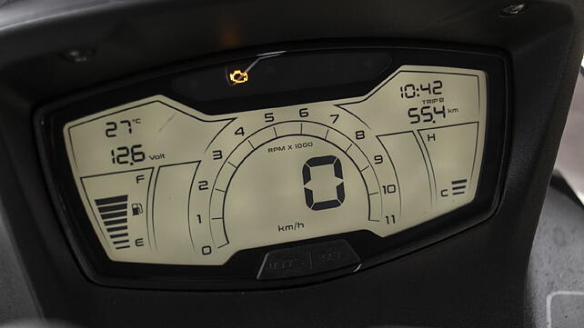 TFT Touchscreen Instrument Cluster