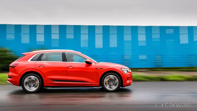 Audi e-tron Right Side View Audi e-tron Right Side View