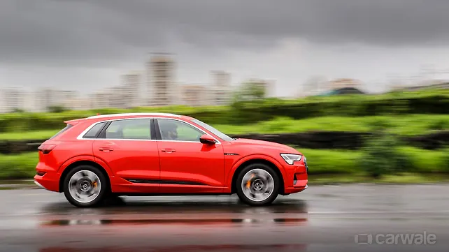 Audi e-tron Right Side View Audi e-tron Right Side View