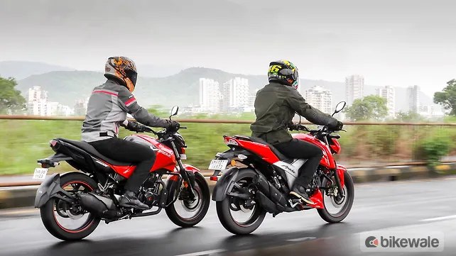 TVS Apache RTR 160 4V Right Rear Three Quarter TVS Apache RTR 160 4V Right Rear Three Quarter