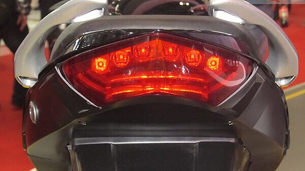 Cbz xtreme deals tail light price