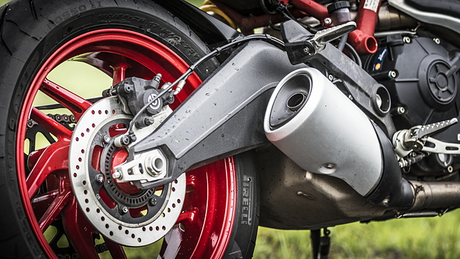 Ducati monster discount 797 ground clearance