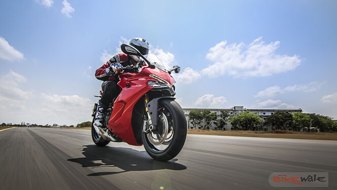2018 BikeWale Track Day - Ducati SuperSport S