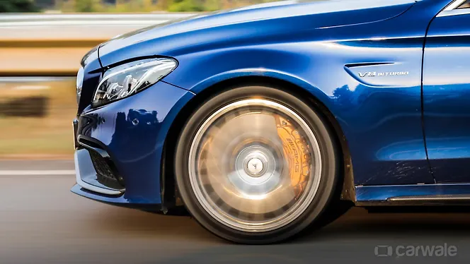 मर्सिडीज़ बेंज़ सी-क्लास [2014-2018] लेफ्ट साइड दृश्य