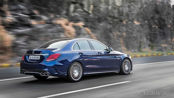 मर्सिडीज़ बेंज़ सी-क्लास [2014-2018] राइट रियर थ्री क्वार्टर