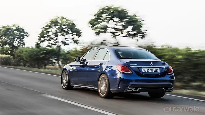 मर्सिडीज़ बेंज़ सी-क्लास [2014-2018] लेफ्ट रियर थ्री क्वार्टर