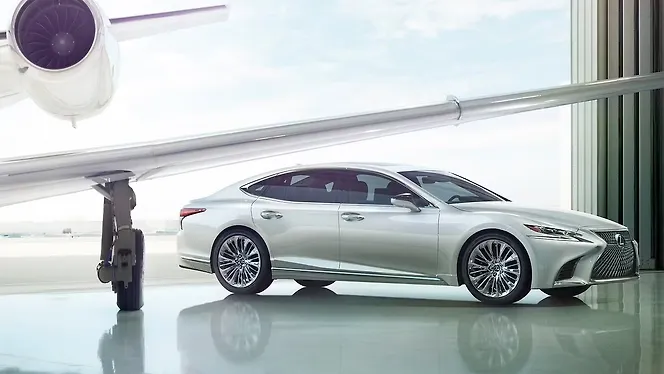 Lexus LS Right Side View Lexus LS Right Side View